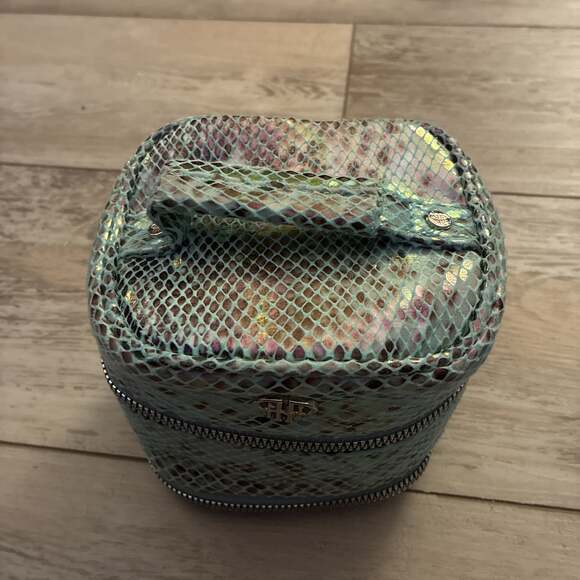 Nicole Miller Iridescent Aqua Blue Snake Skin Cosmetic Pouch - Picture 2 of 3